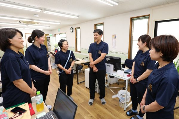 和やかな雰囲気のスイッチオン三田のみなさん