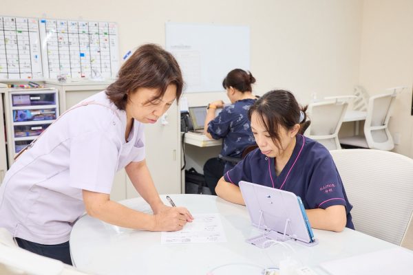 てきぱきと業務をこなし、頼れる存在の野老さん