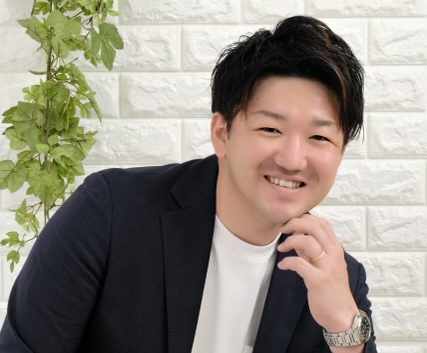 株式会社マネーラボラトリー仙台<br>東日本大震災での被災経験をきっかけに、人々の暮らしを支える仕事を志し、大手ハウスメーカーで約10年間勤務。<br>その後ファイナンシャルプランナーへ転身し、資産形成やライフプラン、相続・事業承継など幅広い相談に対応しています。<br>年間350件以上の相談実績を持ち、一人ひとりに寄り添った提案を大切にしています。